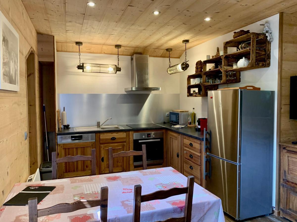 Appartement Avec Jacuzzi Dans Chalet Prive, Grande Terrasse, Parking Gratuit Ле Уш Екстериор снимка